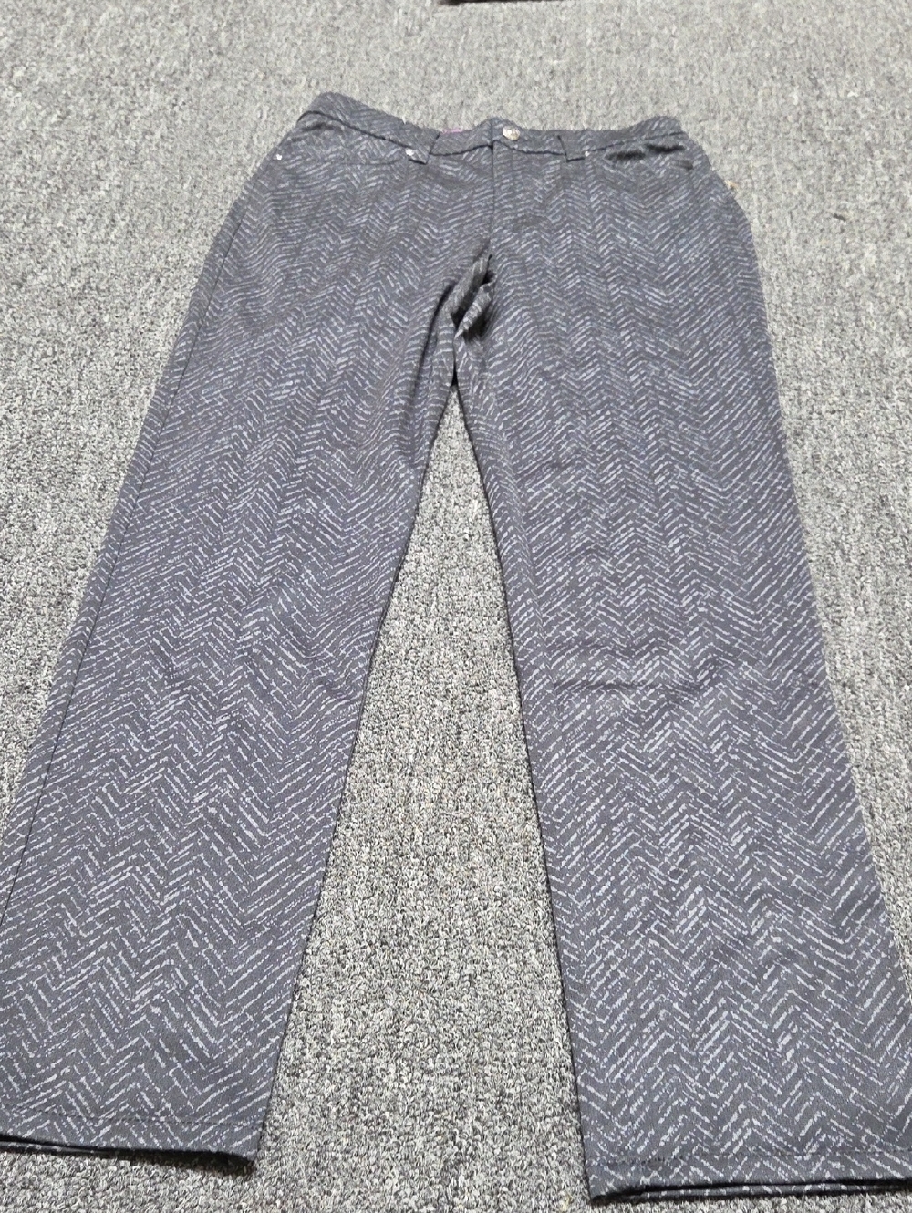 (#1) Gloria Vanderbilt Gray Chevron Straight-Leg Trousers
